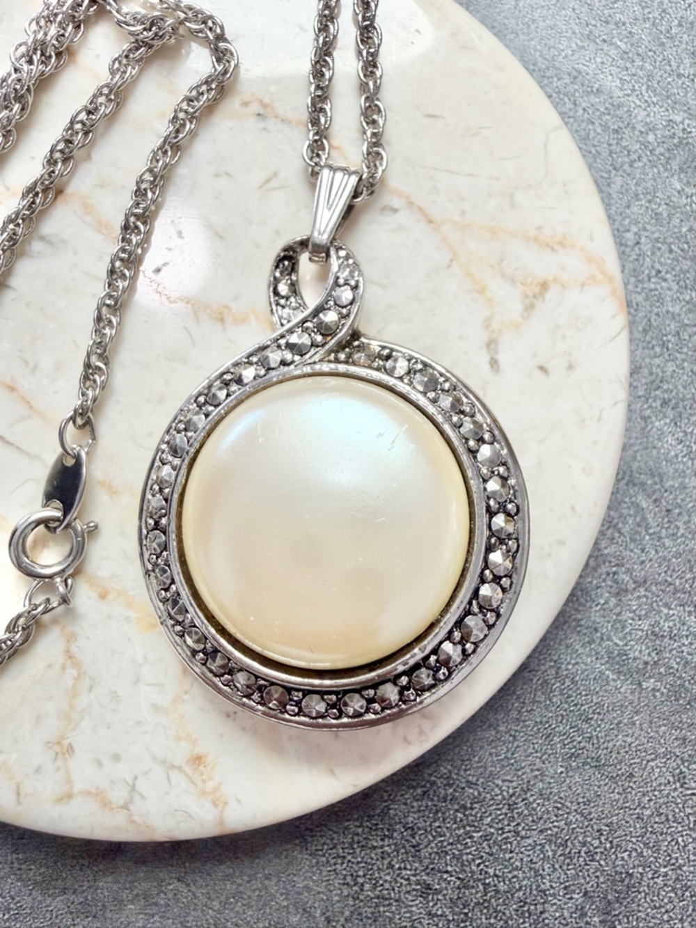 Vintage 1993 Avon Heirloom Riches Necklace Double Sides Pendant Marcasite Pearl - Picture 2 of 6
